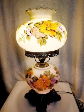 Large 1900's GONE WITH THE WIND HURRICANE LAMP